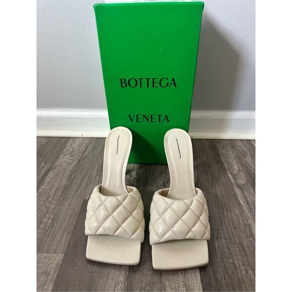 BOTTEGA VENETA Embossed rubber slides - Picture 5 of 14